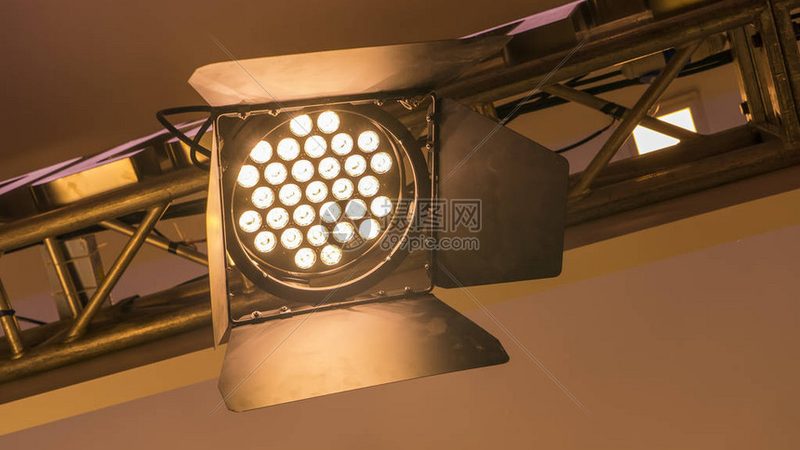 户外壁灯防水等级IP44：揭秘其防护能力与适用场景**